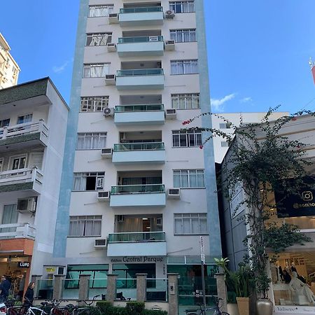 Apto na Av Brasil frente ao shopping, 4 min da praia Balneario Camboriu Exterior foto